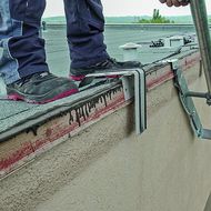 SIFATEC: Gerüstsystem schützt Arbeiter bei Dachsanierung