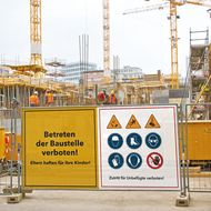 Bannerstop: Die Baustelle als Aushängeschild