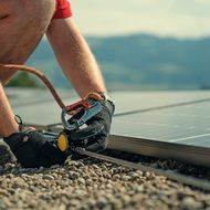 Preising: Absturzsicherung für Arbeiten auf Flachdächern