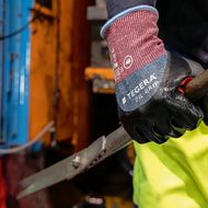 Sicher zupacken auch bei Öl und Schmiere