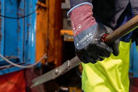 Sicher zupacken auch bei Öl und Schmiere