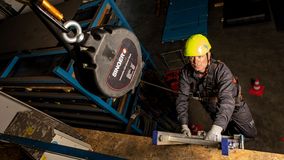 SINGER SAFETY: Trittsicher auf den deutschen Markt