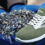 Dreifach grüner Arbeitsschuh