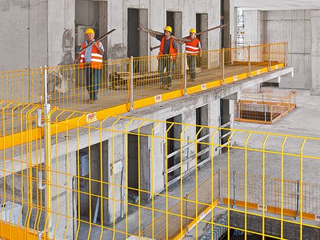 PERI: Absturzkanten professionell sichern