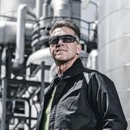 UVEX: Eine Schutzbrille, die sich dem Gesicht anpasst