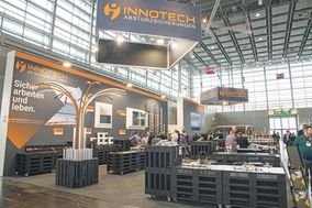 Innotech: Neue Geländersicherung und  Systemstütze auf der A+A vorgestellt