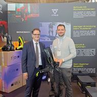 Ministerialdirektor Michael Kleiner informiert sich bei hTrius