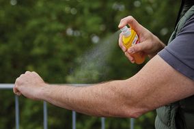 Unerlässlich für Outdoor-Worker: Schutz vor Zecken und Mücken